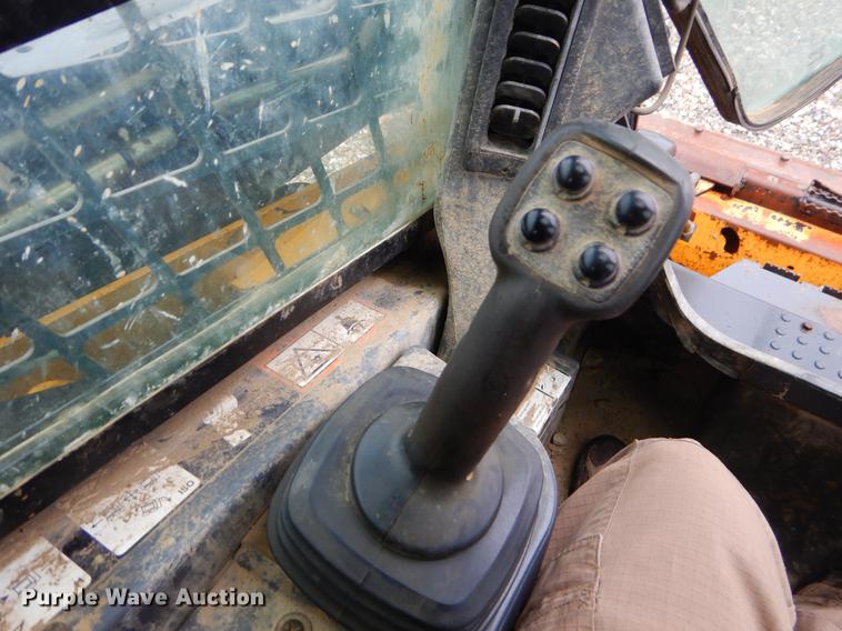 image for item FQ9502 2010 John Deere 333D skid steer