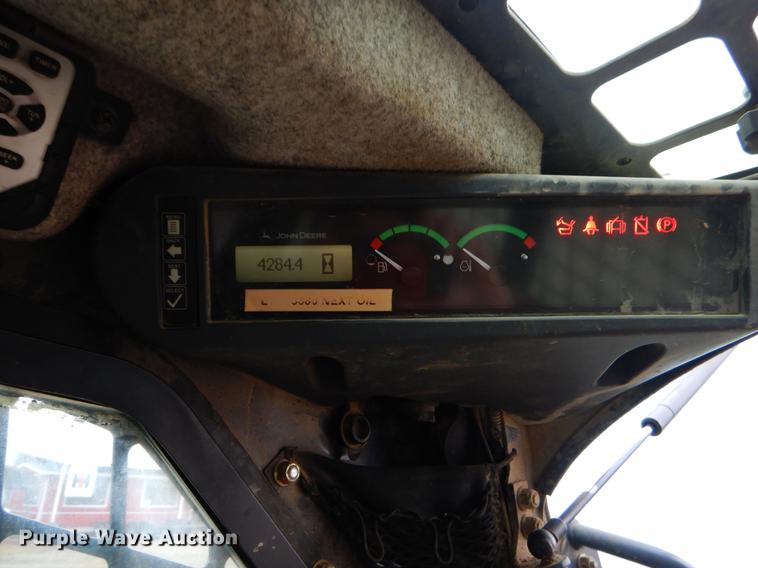 image for item FQ9502 2010 John Deere 333D skid steer