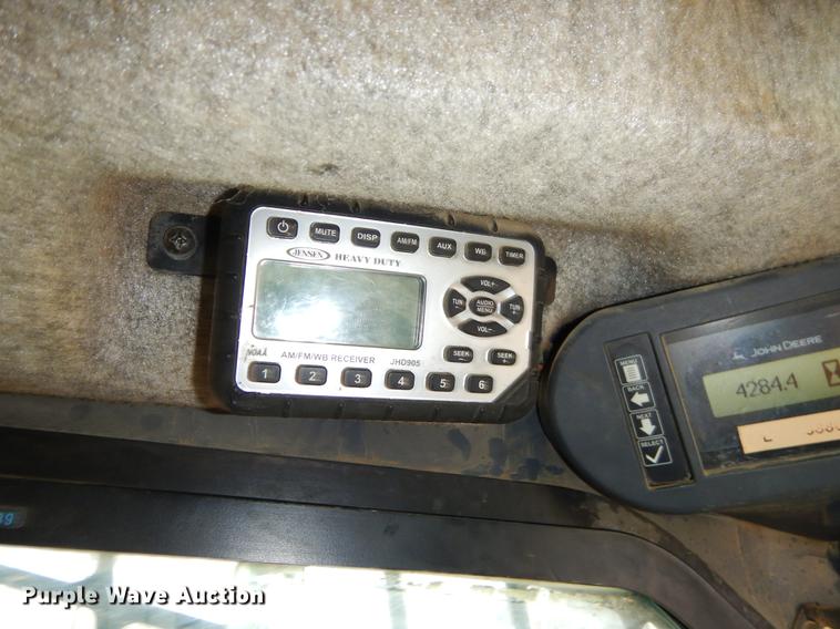 image for item FQ9502 2010 John Deere 333D skid steer