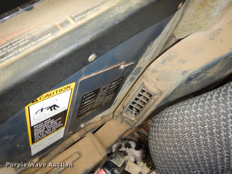 image for item FQ9502 2010 John Deere 333D skid steer