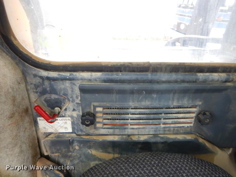 image for item FQ9502 2010 John Deere 333D skid steer