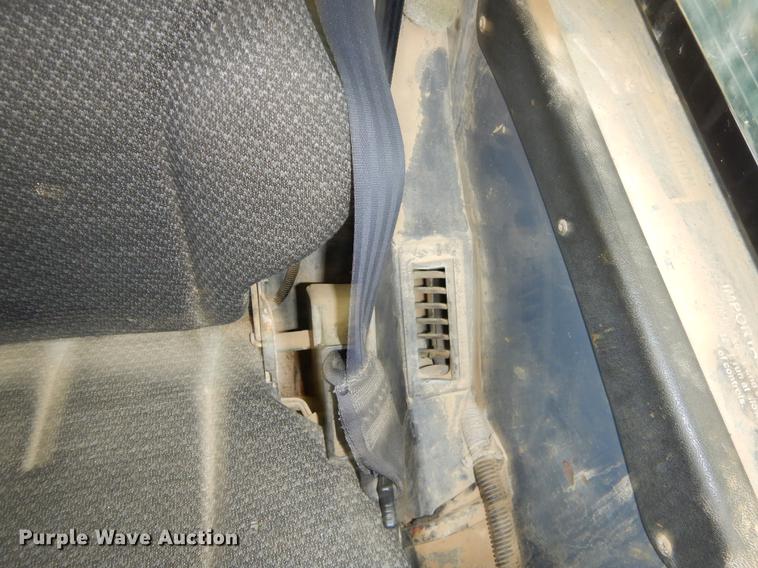 image for item FQ9502 2010 John Deere 333D skid steer