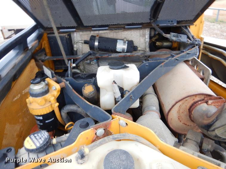 image for item FQ9502 2010 John Deere 333D skid steer