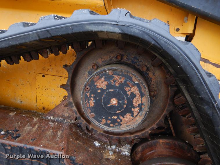 image for item FQ9502 2010 John Deere 333D skid steer