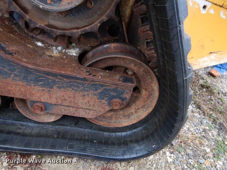 image for item FQ9502 2010 John Deere 333D skid steer