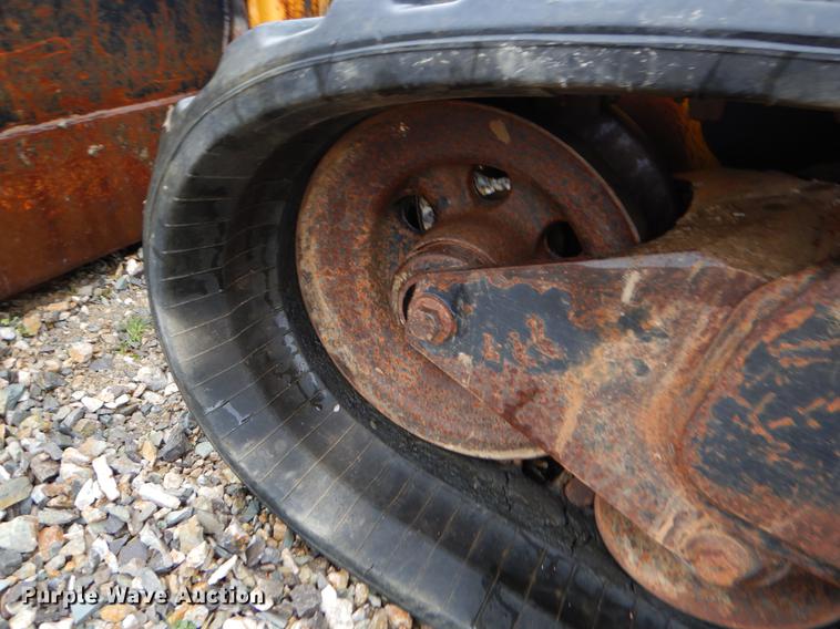 image for item FQ9502 2010 John Deere 333D skid steer