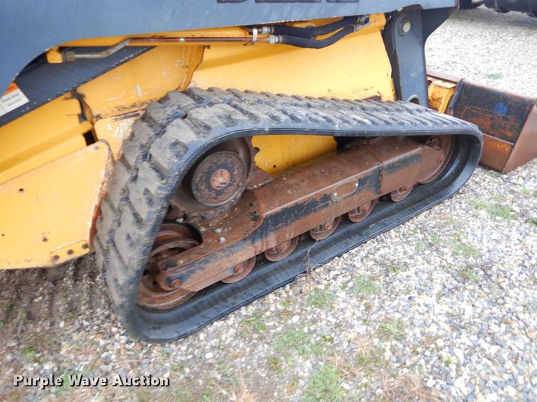 image for item FQ9502 2010 John Deere 333D skid steer