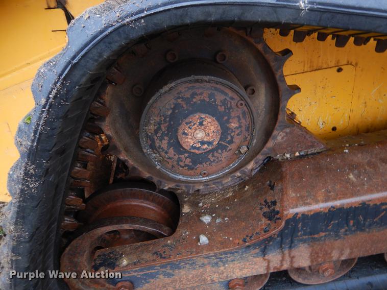 image for item FQ9502 2010 John Deere 333D skid steer