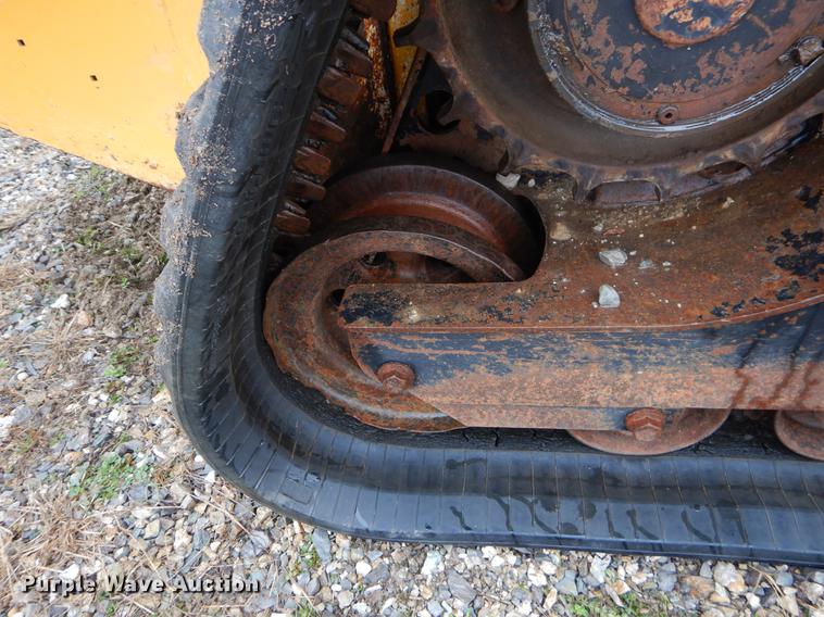 image for item FQ9502 2010 John Deere 333D skid steer