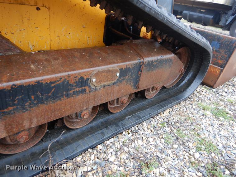 image for item FQ9502 2010 John Deere 333D skid steer