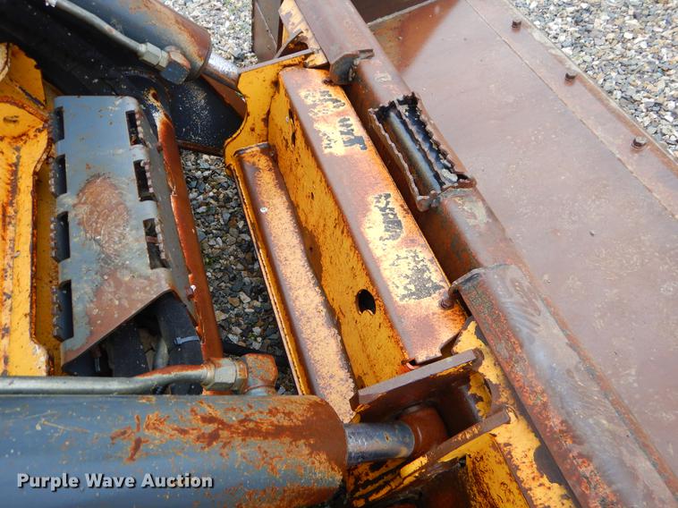 image for item FQ9502 2010 John Deere 333D skid steer