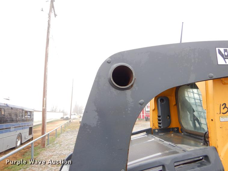 image for item FQ9502 2010 John Deere 333D skid steer