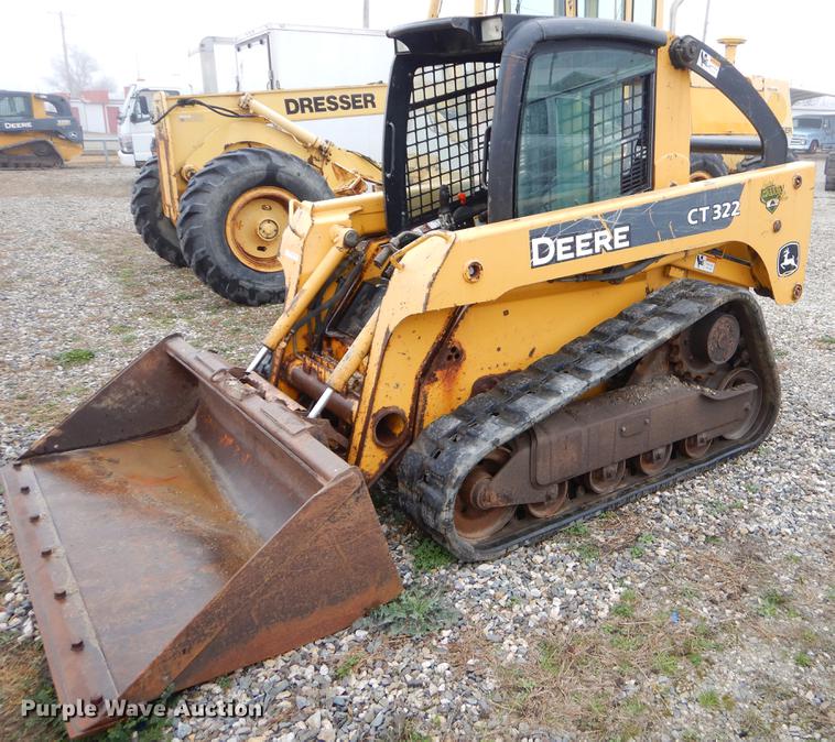 image for item FQ9504 2007 John Deere CT322 skid steer