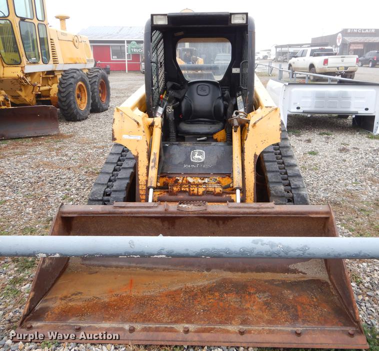 image for item FQ9504 2007 John Deere CT322 skid steer