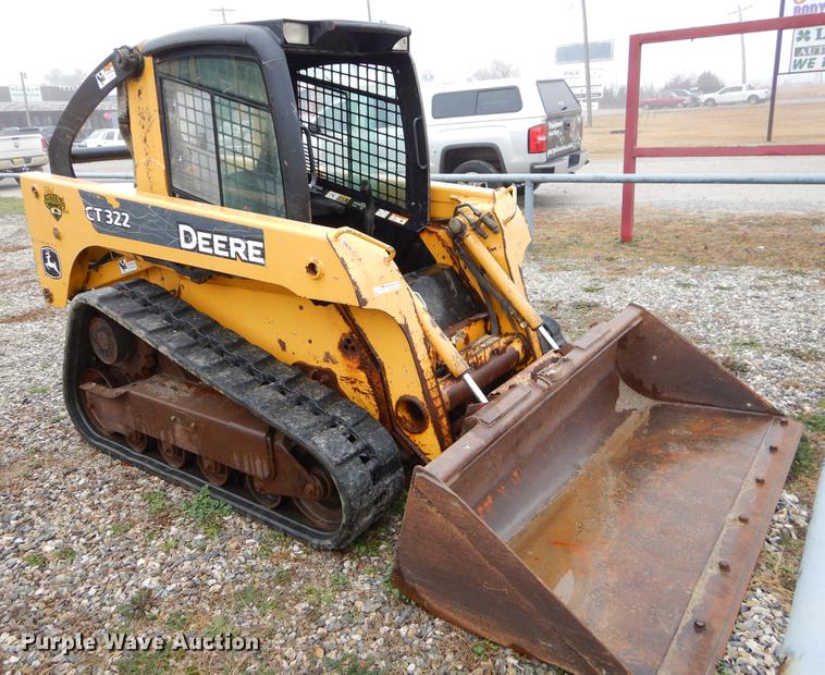image for item FQ9504 2007 John Deere CT322 skid steer