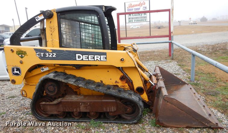 image for item FQ9504 2007 John Deere CT322 skid steer