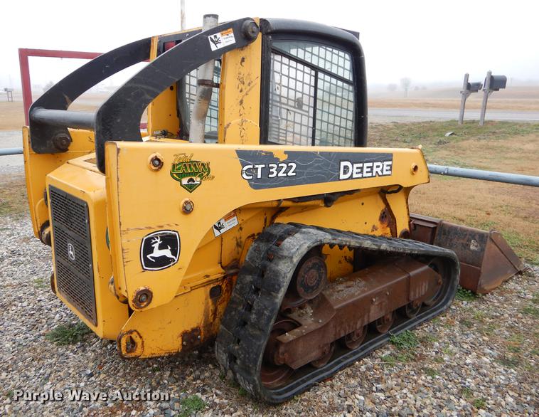 image for item FQ9504 2007 John Deere CT322 skid steer