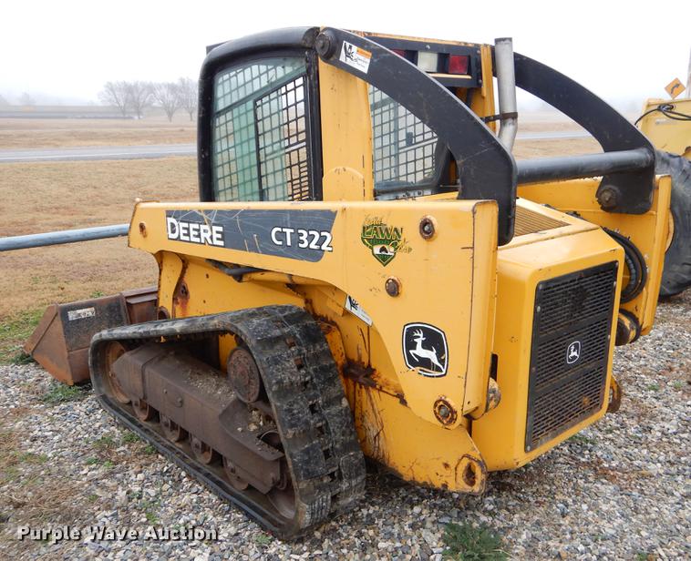 image for item FQ9504 2007 John Deere CT322 skid steer
