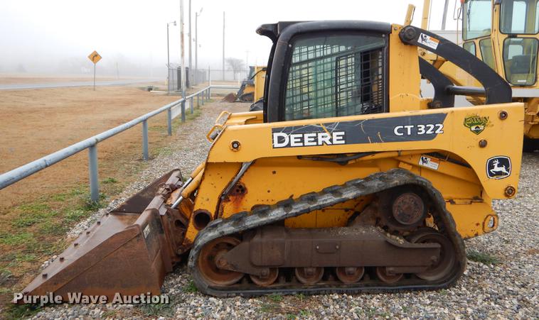 image for item FQ9504 2007 John Deere CT322 skid steer