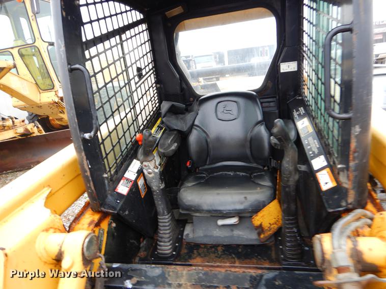 image for item FQ9504 2007 John Deere CT322 skid steer