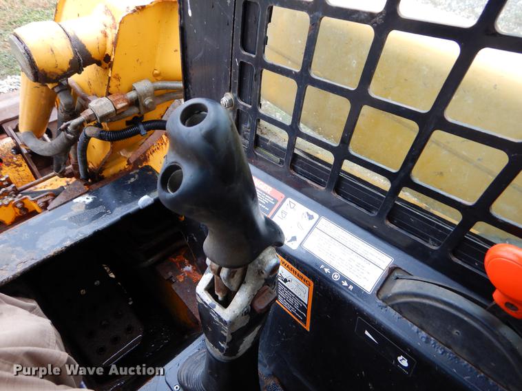 image for item FQ9504 2007 John Deere CT322 skid steer