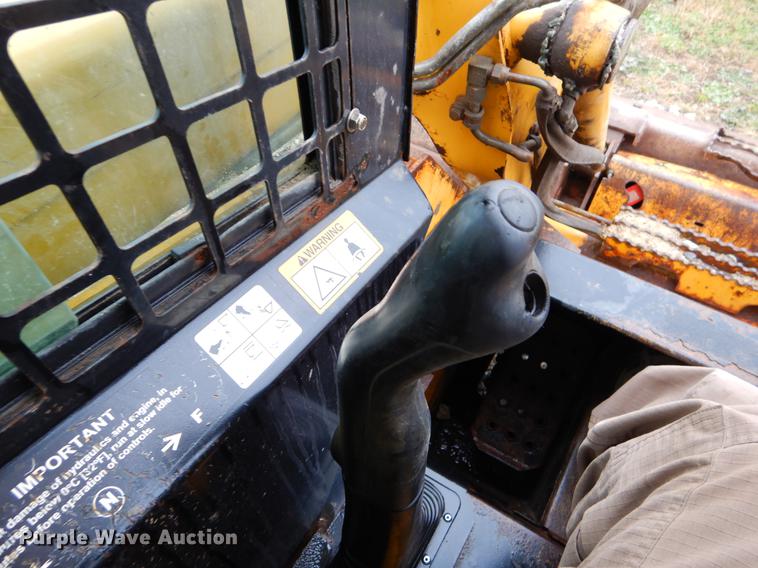 image for item FQ9504 2007 John Deere CT322 skid steer