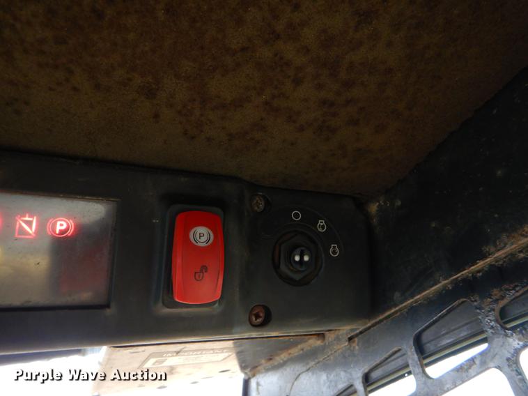 image for item FQ9504 2007 John Deere CT322 skid steer