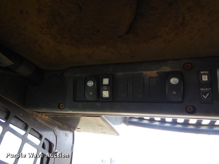 image for item FQ9504 2007 John Deere CT322 skid steer