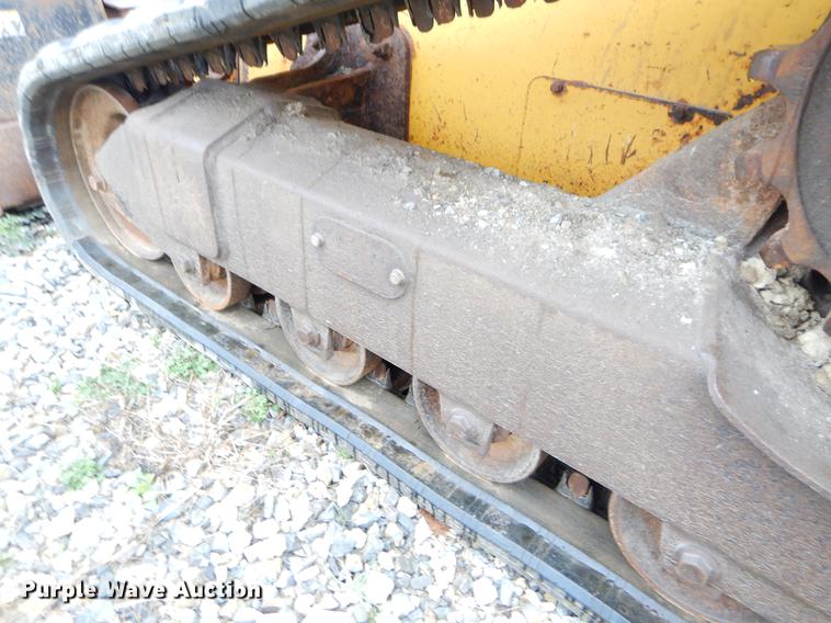 image for item FQ9504 2007 John Deere CT322 skid steer