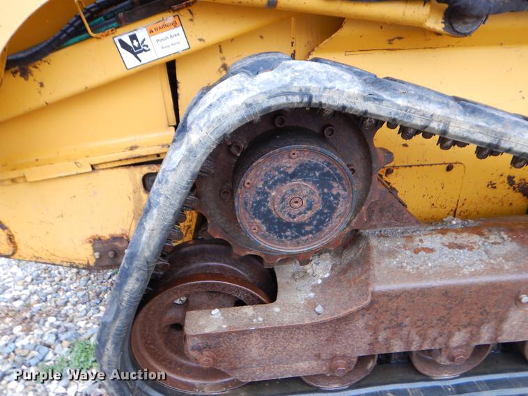 image for item FQ9504 2007 John Deere CT322 skid steer