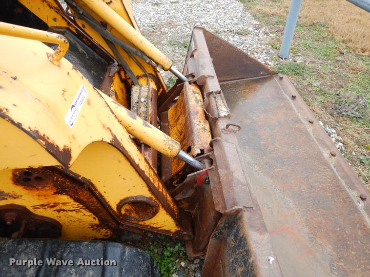 image for item FQ9504 2007 John Deere CT322 skid steer