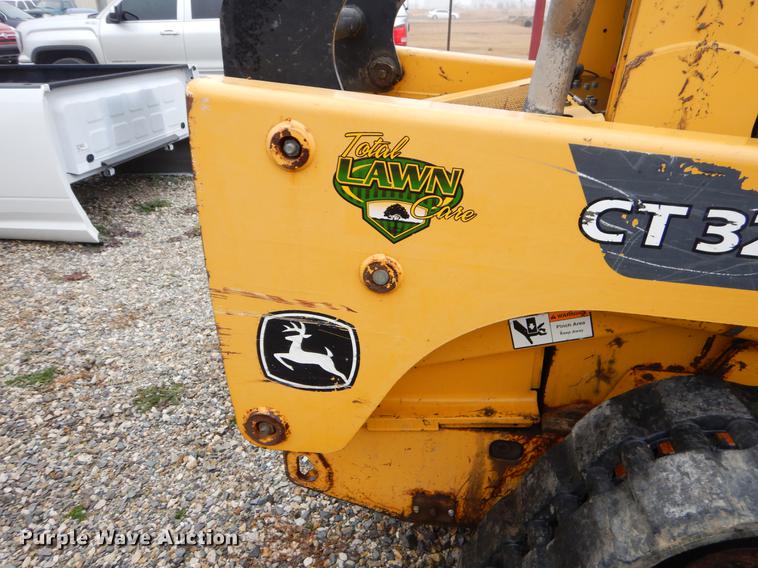 image for item FQ9504 2007 John Deere CT322 skid steer