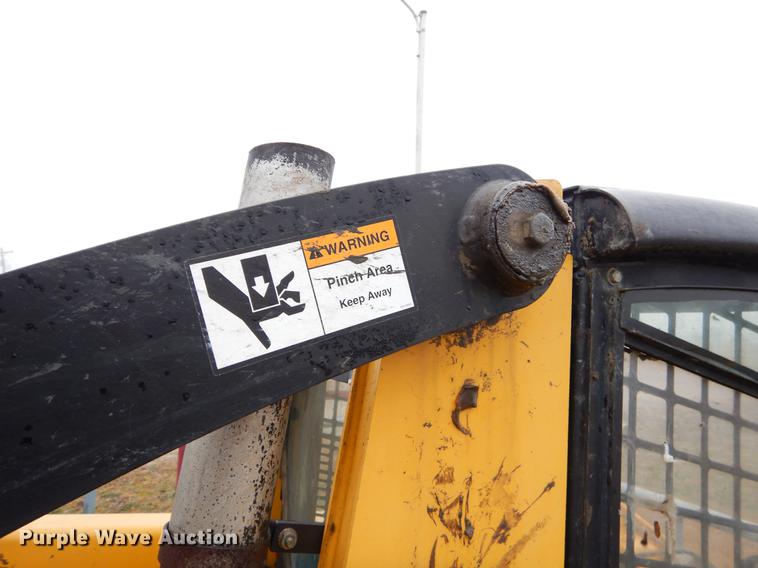 image for item FQ9504 2007 John Deere CT322 skid steer