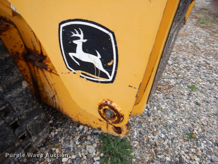 image for item FQ9504 2007 John Deere CT322 skid steer