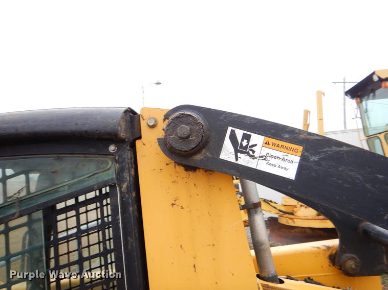 image for item FQ9504 2007 John Deere CT322 skid steer