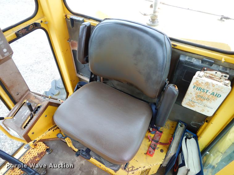 image for item FQ9505 1990 Dresser 850 motor grader