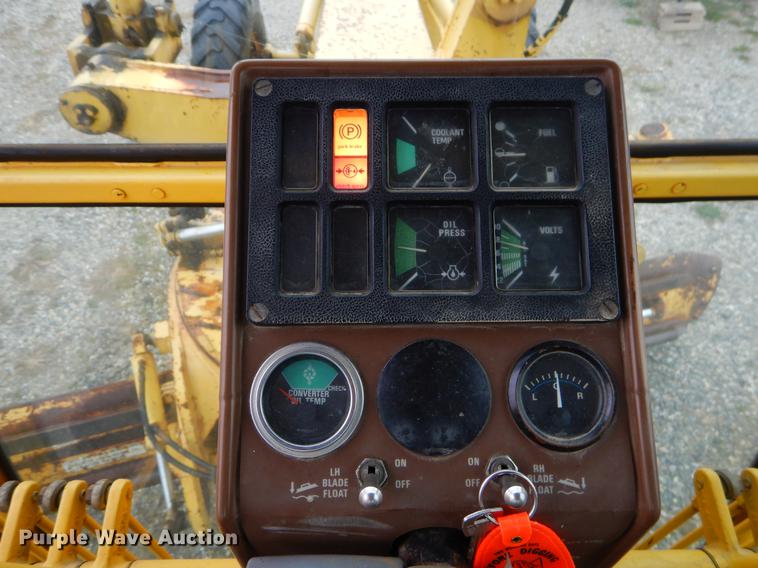 image for item FQ9505 1990 Dresser 850 motor grader