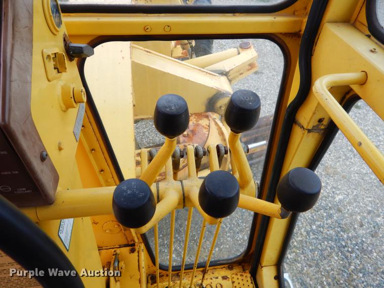 image for item FQ9505 1990 Dresser 850 motor grader