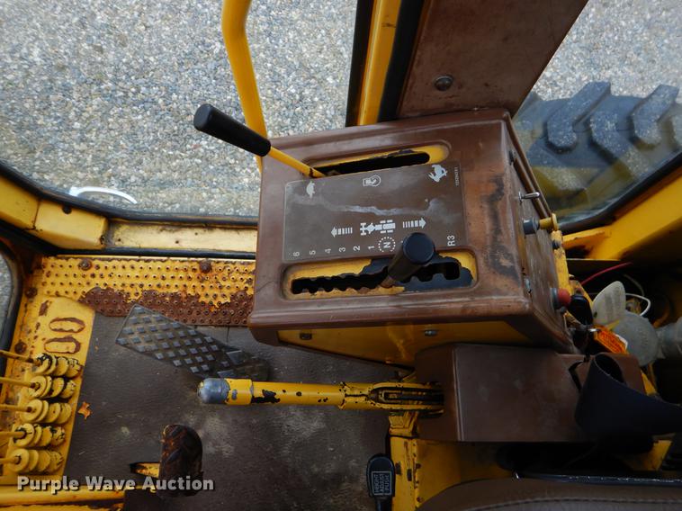 image for item FQ9505 1990 Dresser 850 motor grader