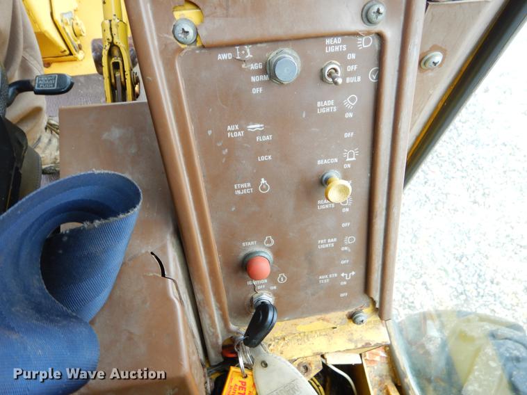 image for item FQ9505 1990 Dresser 850 motor grader