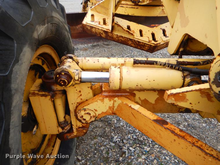 image for item FQ9505 1990 Dresser 850 motor grader