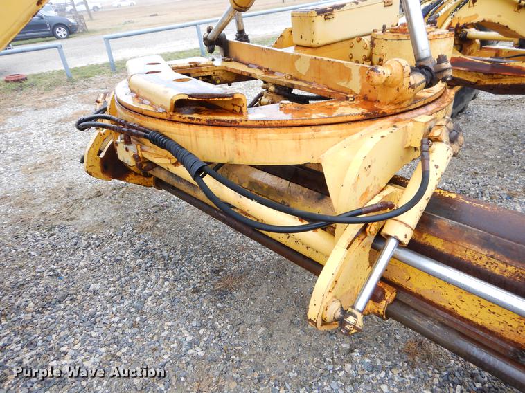 image for item FQ9505 1990 Dresser 850 motor grader