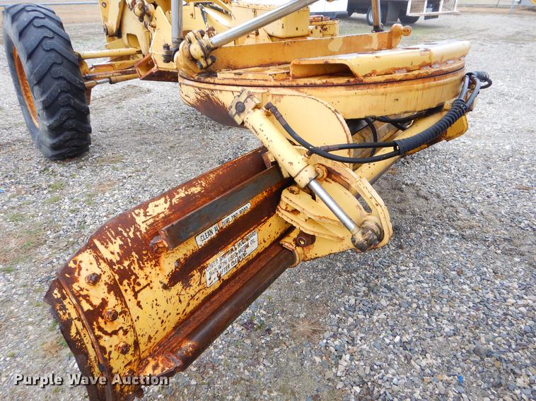 image for item FQ9505 1990 Dresser 850 motor grader