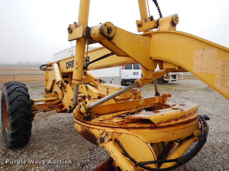 image for item FQ9505 1990 Dresser 850 motor grader