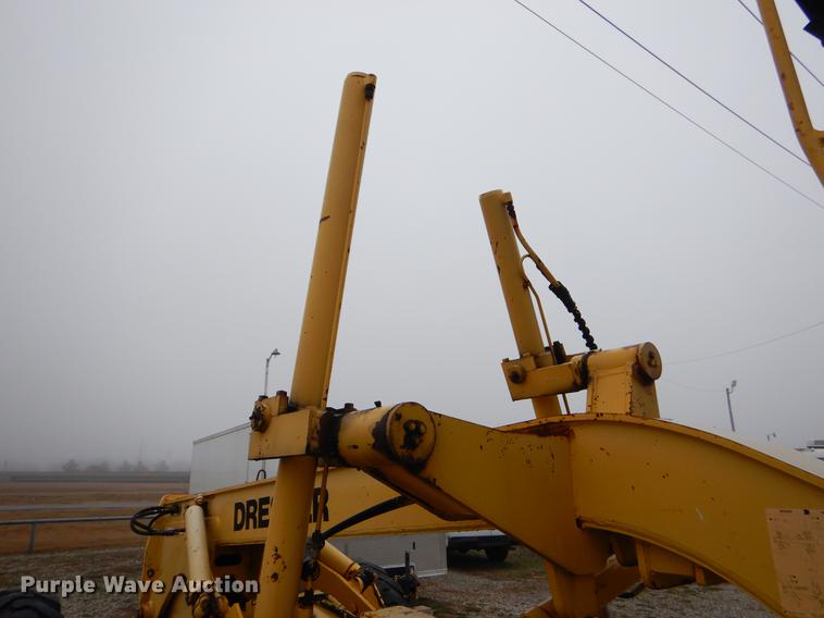 image for item FQ9505 1990 Dresser 850 motor grader