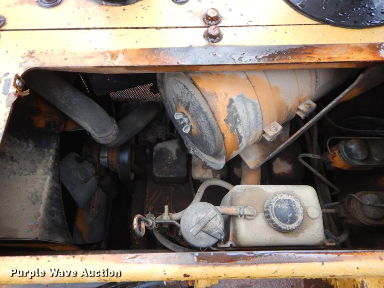 image for item FQ9540 1991 Case 650 dozer