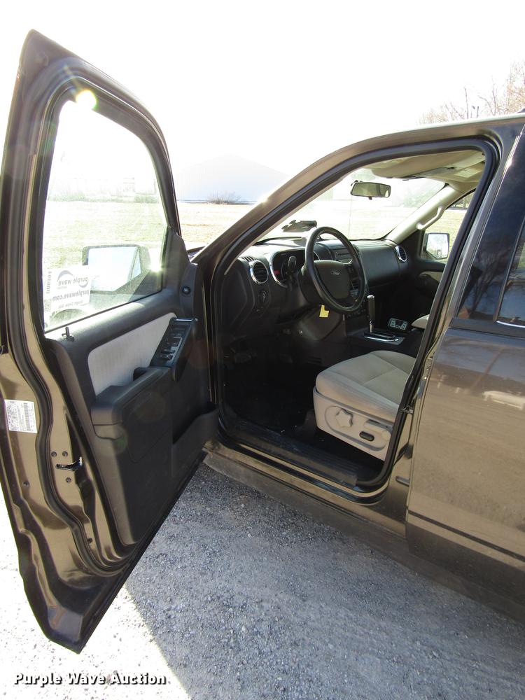 image for item DB6894 2008 Ford Explorer SUV