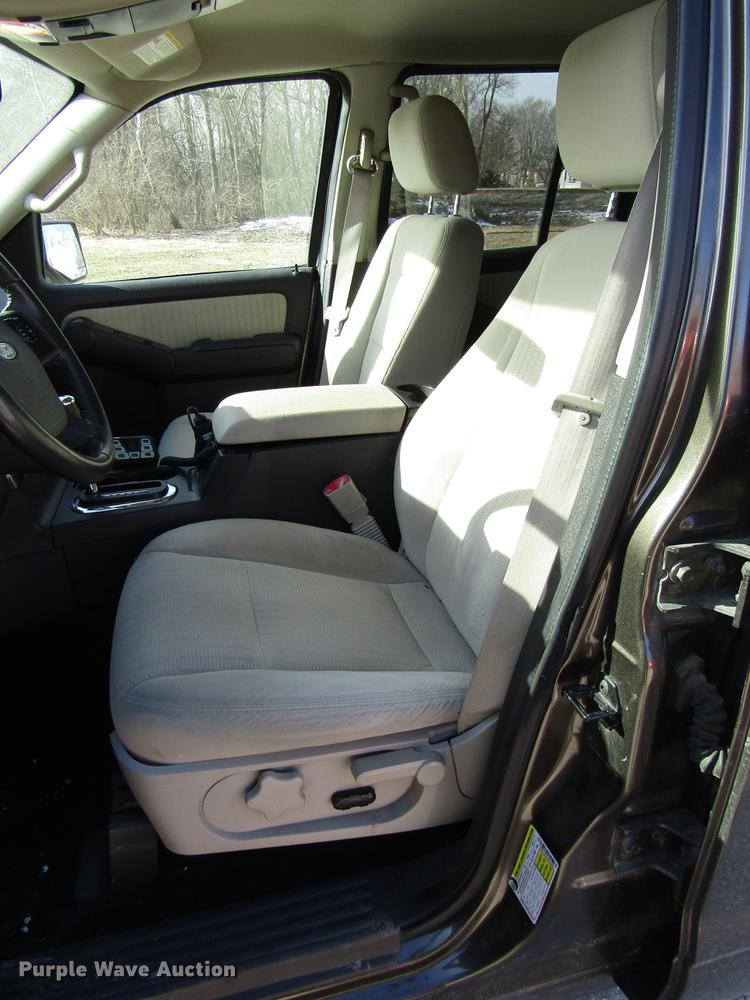 image for item DB6894 2008 Ford Explorer SUV