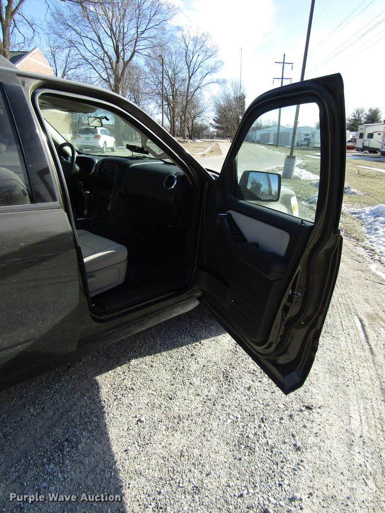 image for item DB6894 2008 Ford Explorer SUV