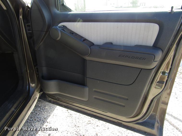 image for item DB6894 2008 Ford Explorer SUV